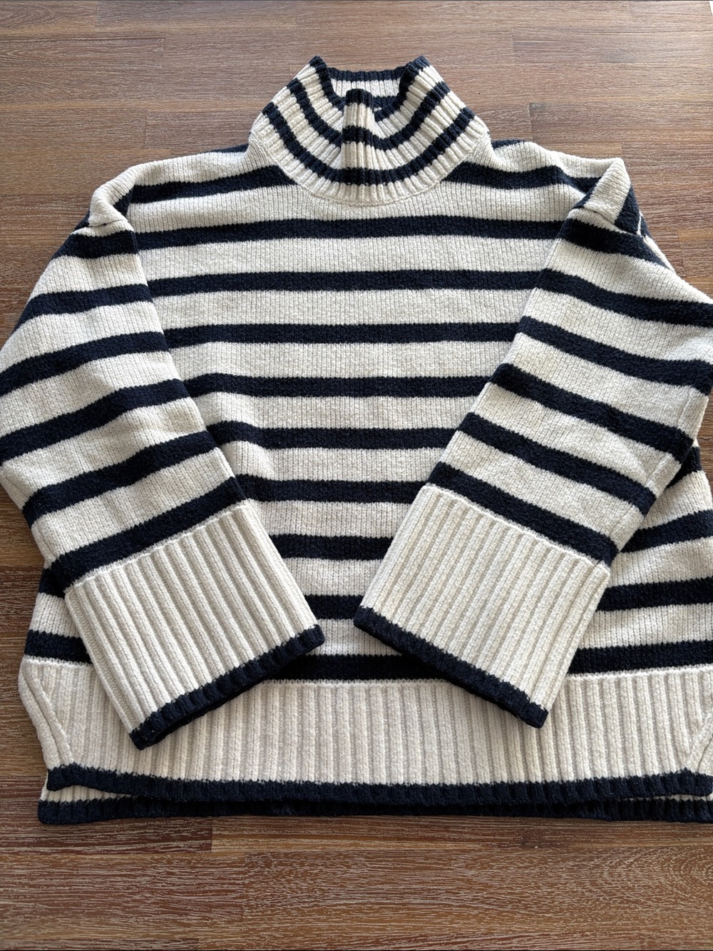 Abercrombie Turtleneck Striped Knit Sweater - Cream & navy